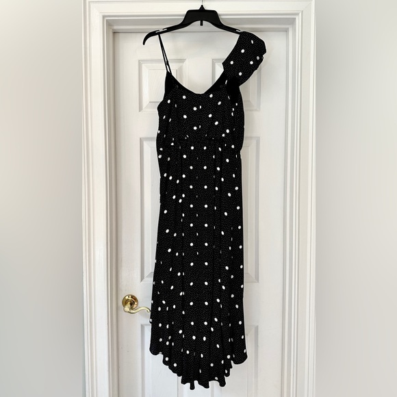 Beautiful dress fits like a size 6/8. Tag says small. 1 State - Picture 1 of 5